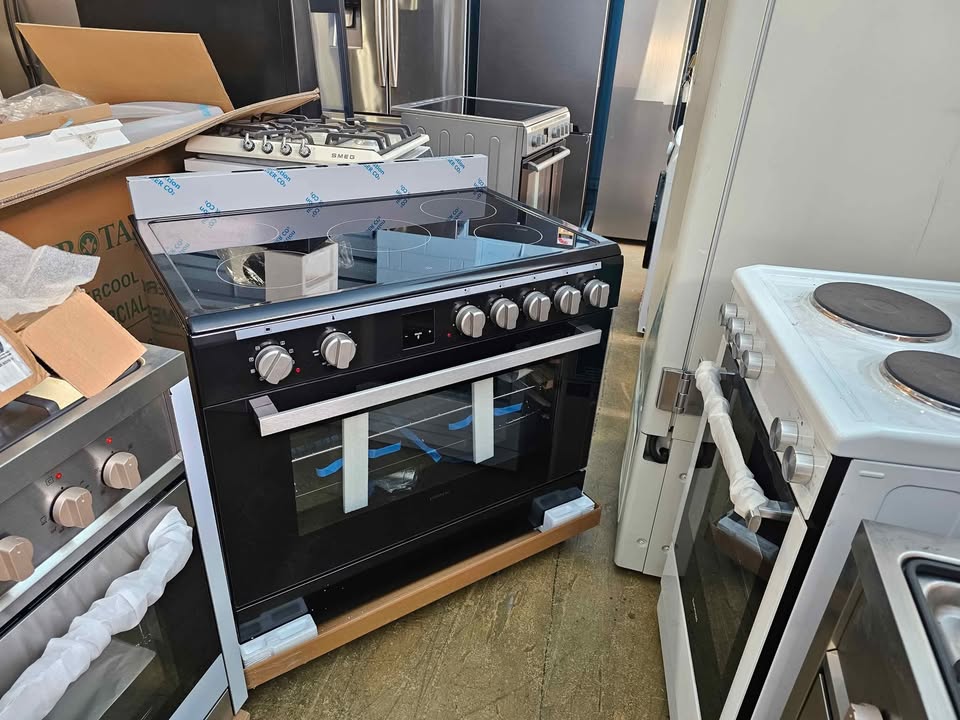 Eurotag 90cm ceramic cooktop Stainless 9 Function Fully Electric Freestanding black