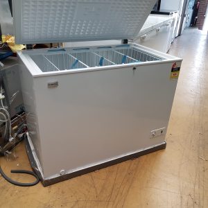 EUROTAG 300LT CHEST FREEZER WITH LOCKS & WHEELS