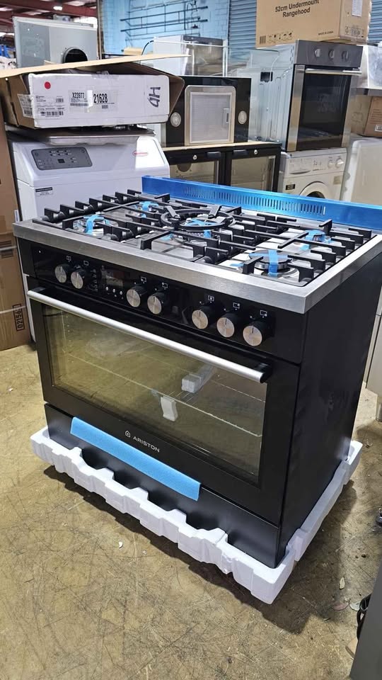 90 cm Black stove Ariston