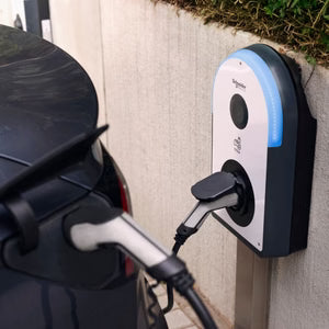 Schneider 7.4kW Single Phase Charging Station with 5 Meter Cable
